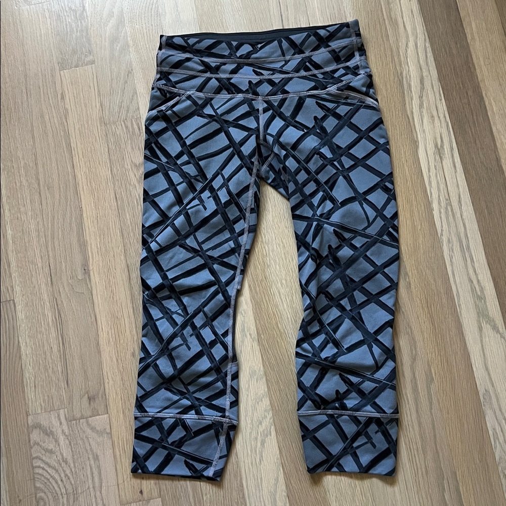 Athleta dark gray patterned leggings
